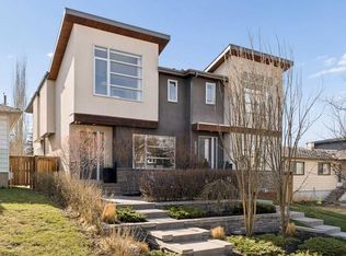 2825 E 35th St SW, Calgary, AB T3E2Y4