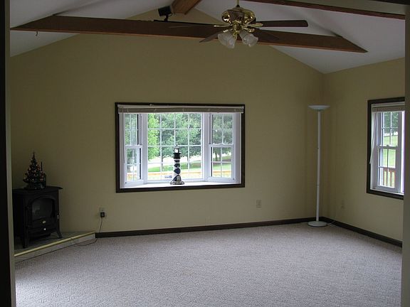 4th image of 10 Pleasantview Dr