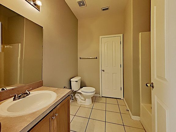 2nd image of 6606-4 Colonial Lake Dr