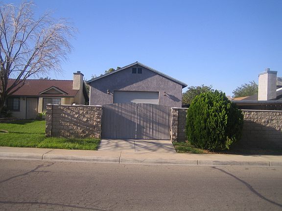 HUGE 24' x 36' workshop with A/C, heat, 100 amps of 220V pow