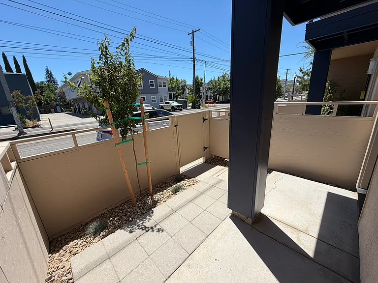 2609 R St — Photo 11