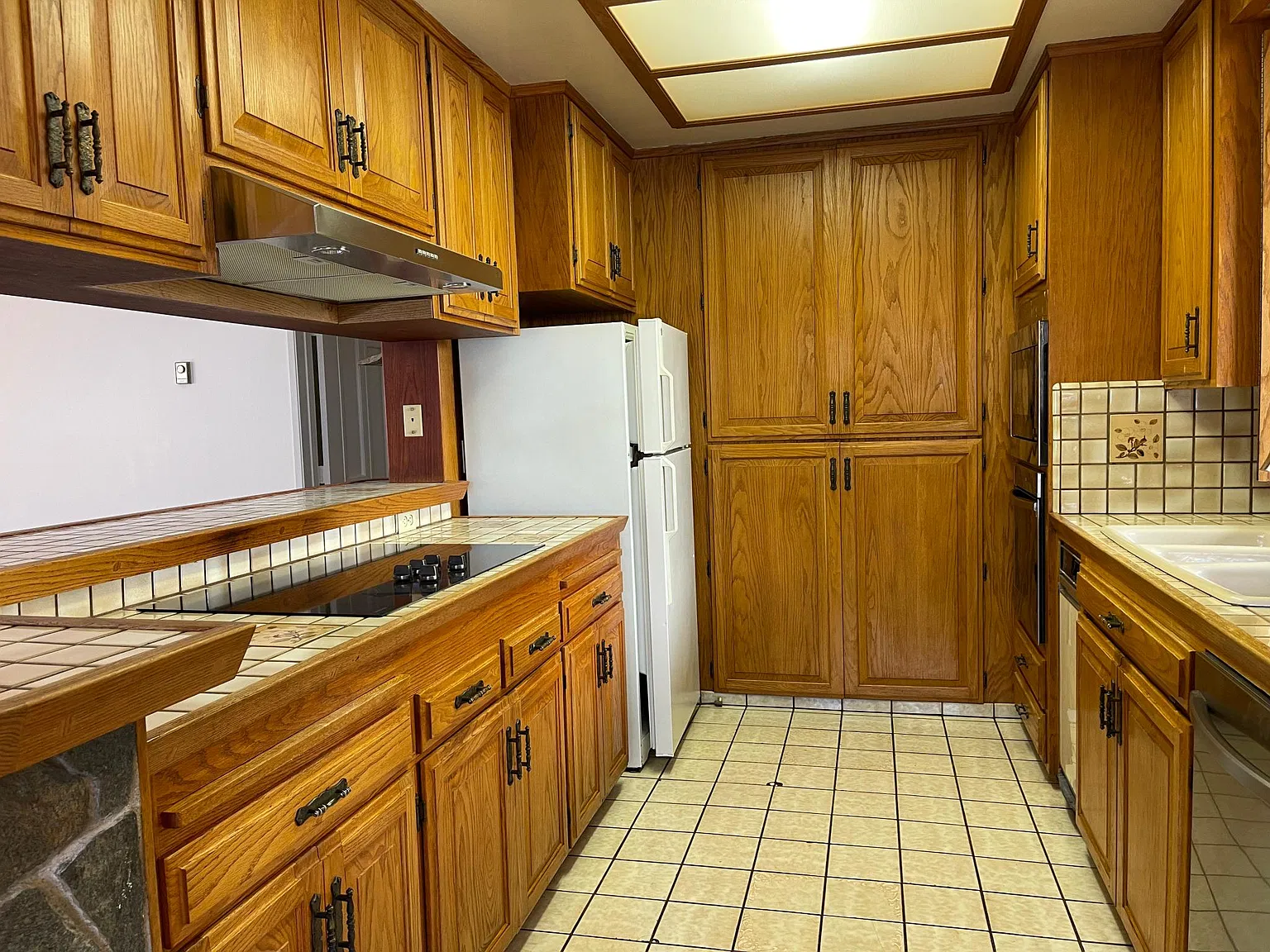 321 Gladys Avenue — Photo 2