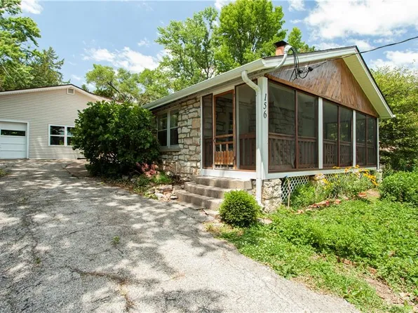 156 Anchor Dr, Lake Tapawingo, MO 64015