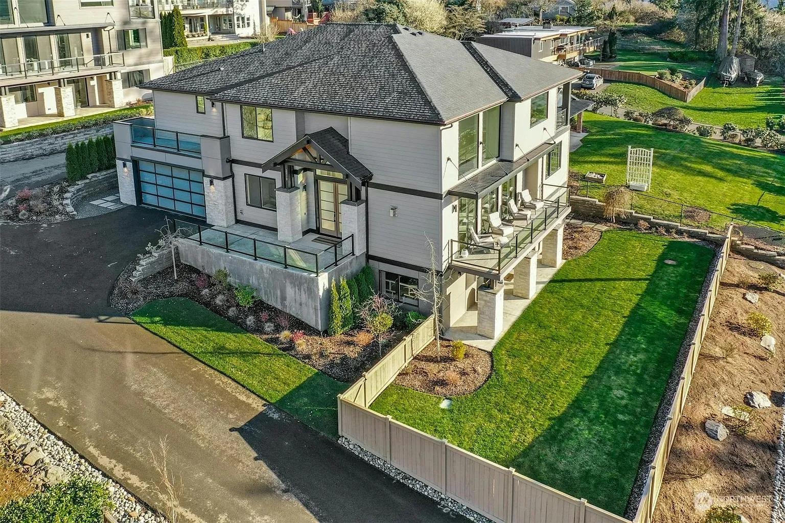 2810 E Lake Sammamish Parkway SE photo 1