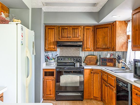 5th image of 722 Spicer Dr
