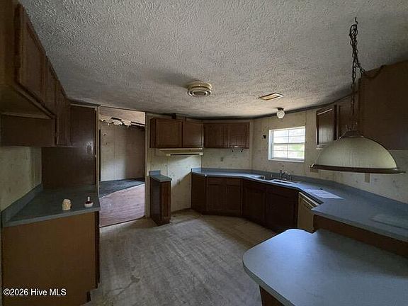 3rd image of 200 Watts Landing Road