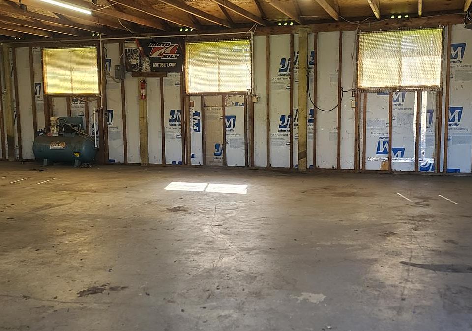 2nd image of 2488 Giffen Avenue