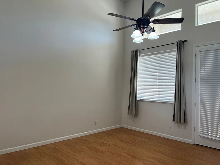 5835 W Athens Ave — Photo 4