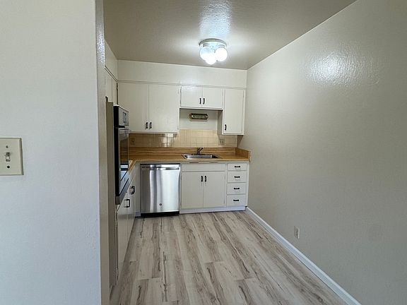 3rd image of 433 Whitehall Rd