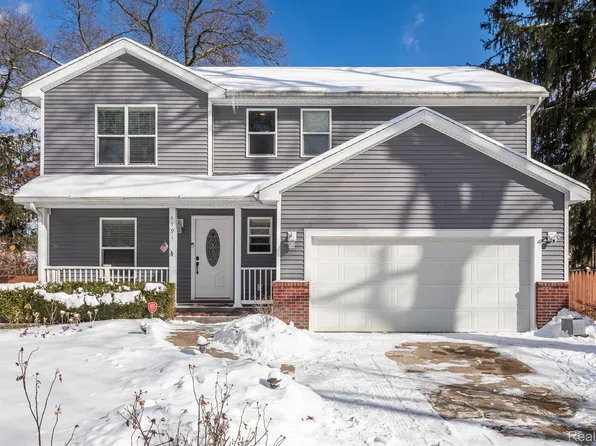 4191 Hillcrest Cir, West Bloomfield, MI 48323