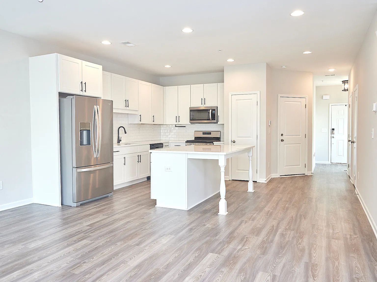 3 bed, 2.5 bath, 1465 sqft, $2,750 — Photo 4