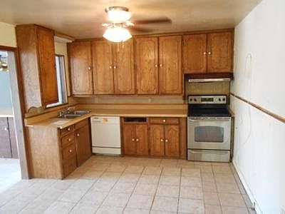 3rd image of 2419 SW E Ave