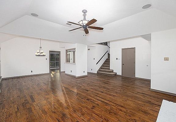 4th image of 1714 Parkwood Dr