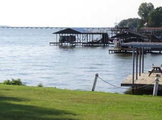 118 Ocean Dr, Gun Barrel City, TX 75156
