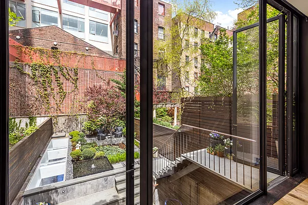 Sold by Compass | media 21