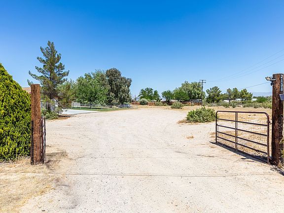3rd image of 2138 W Las Flores Ave
