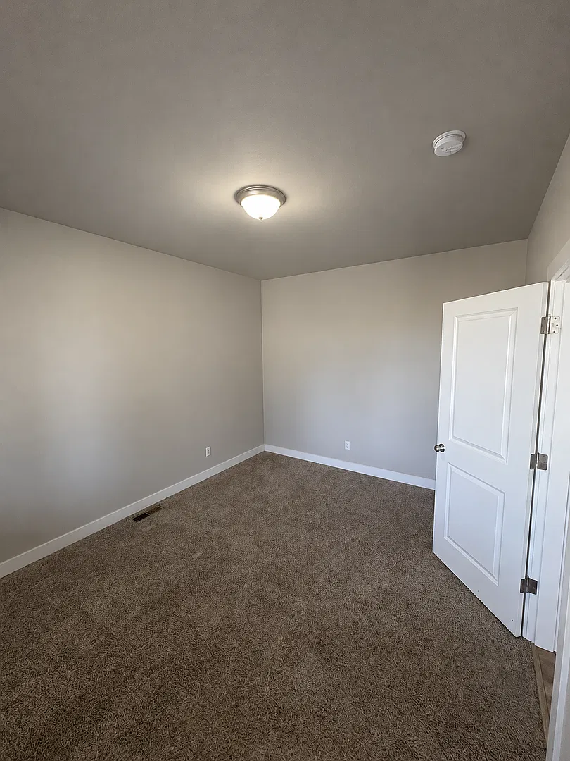 Beautiful Newer Yelm Home 4 bed 2.5 bath — Photo 3