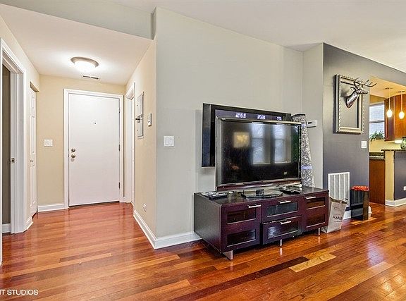 2nd image of 3100 W Berteau Ave APT 2