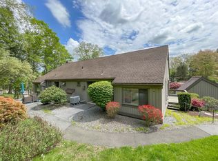 280 Heritage Vlg #B, Southbury, CT 06488