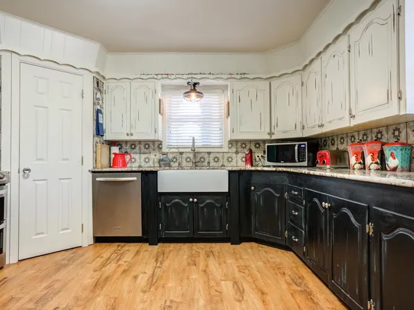 230 Tanglewood Ln, Levelland, TX 79336