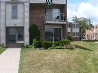 1643 Cass Lake Rd, Keego Harbor, MI 48320