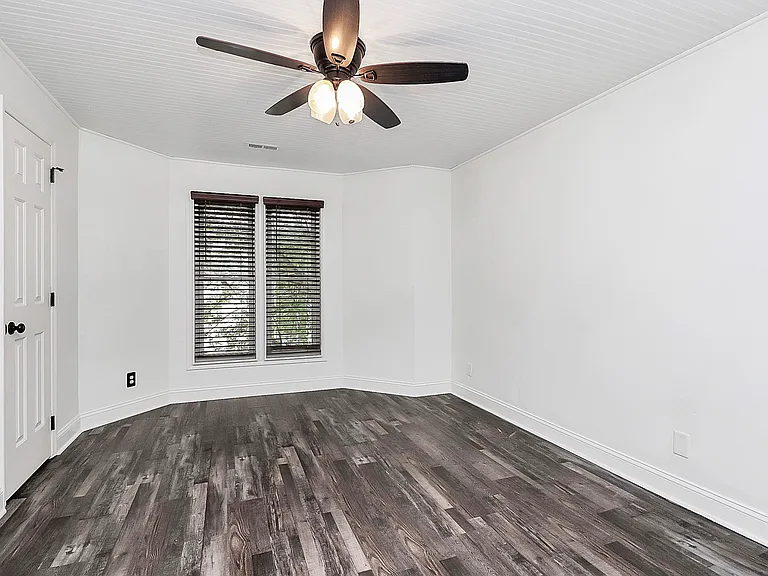 1109 E Morehead St — Photo 15