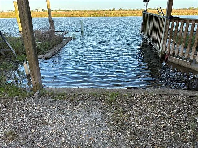 3 bed, 2.0 bath, 1800 sqft, $2,500 — Photo 2