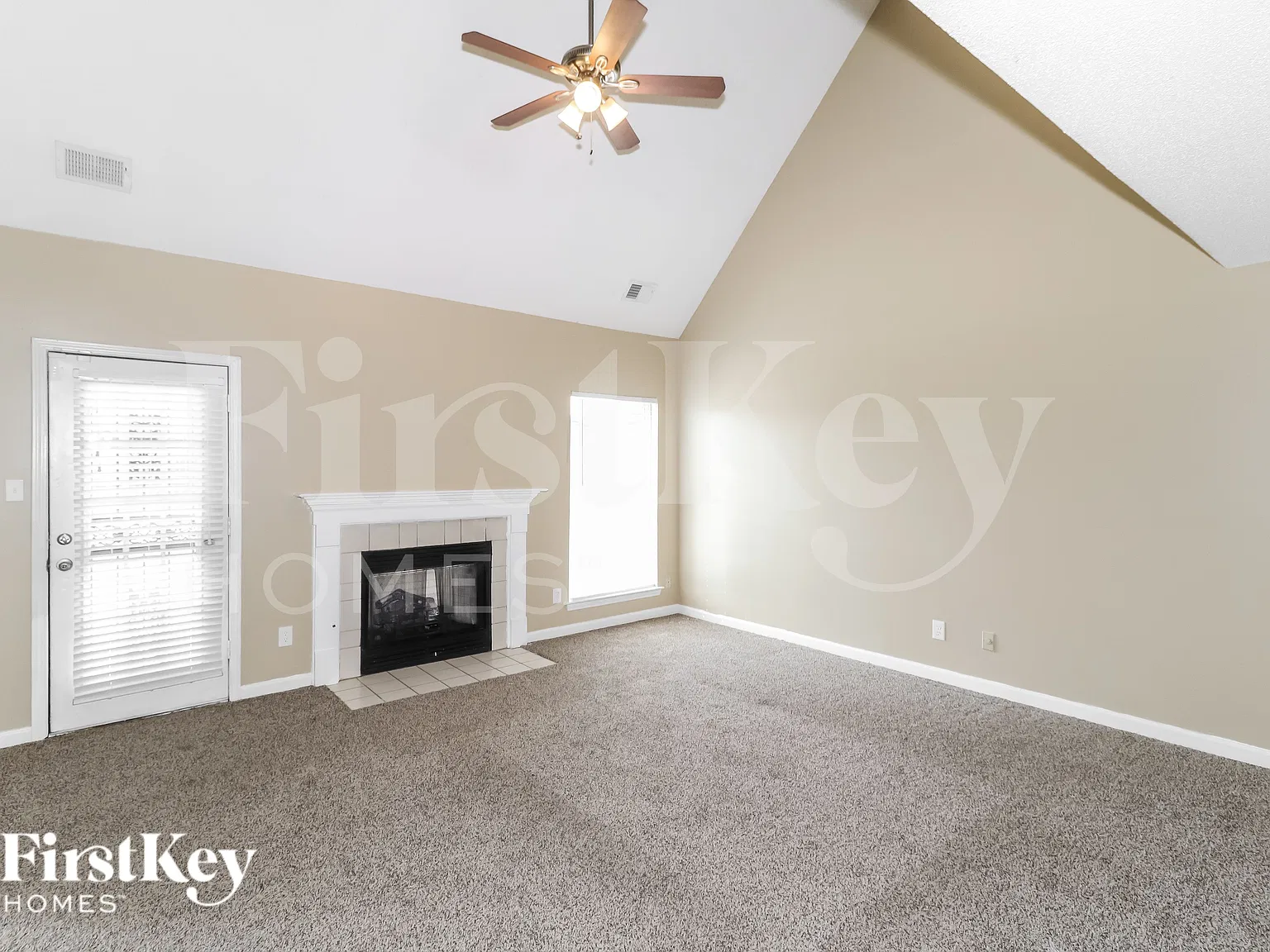 4 bed, 2.5 bath, 2556 sqft, $2,155 — Photo 3