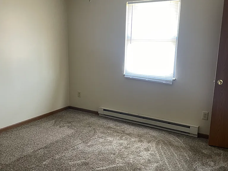 1350 Chestnut Dr #B — Photo 6
