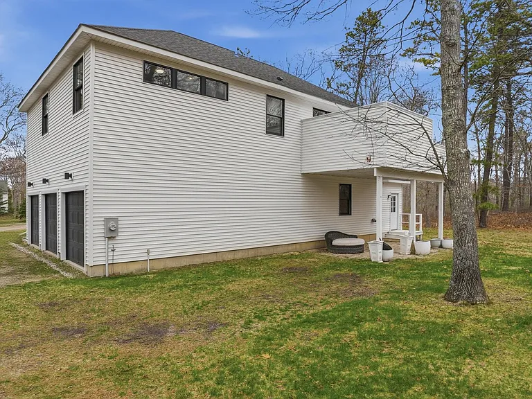 420 Maple Ave S — Photo 24