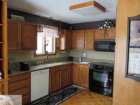 3rd image of 8760 Cockroft Rd