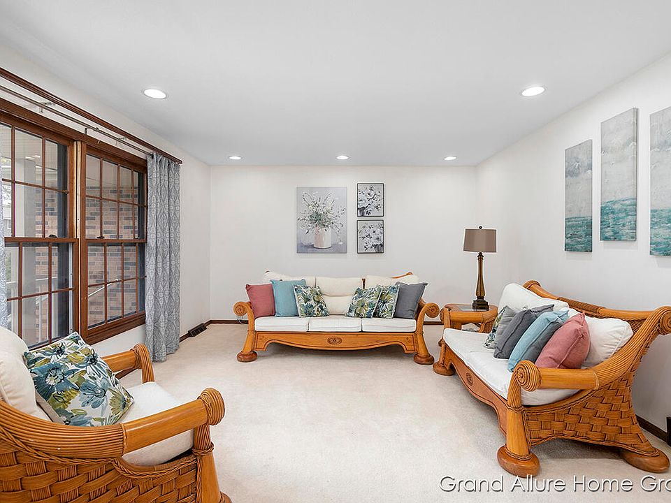 1st image of 6246 Meadowlark St NE