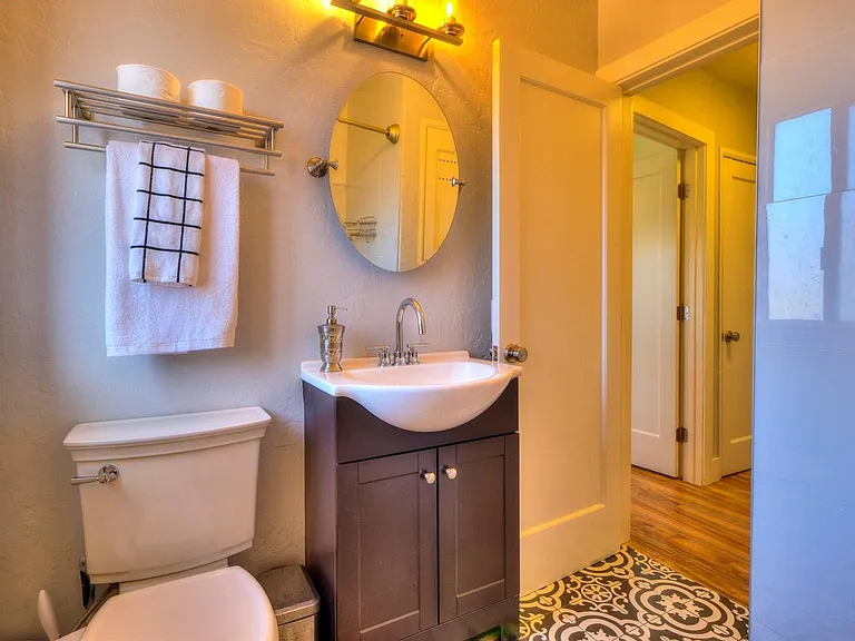 1551 Lexington Rd — Photo 6