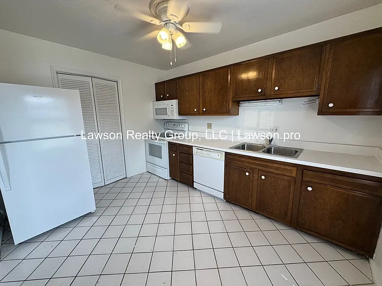 623-625 Moran Ave — Photo 5