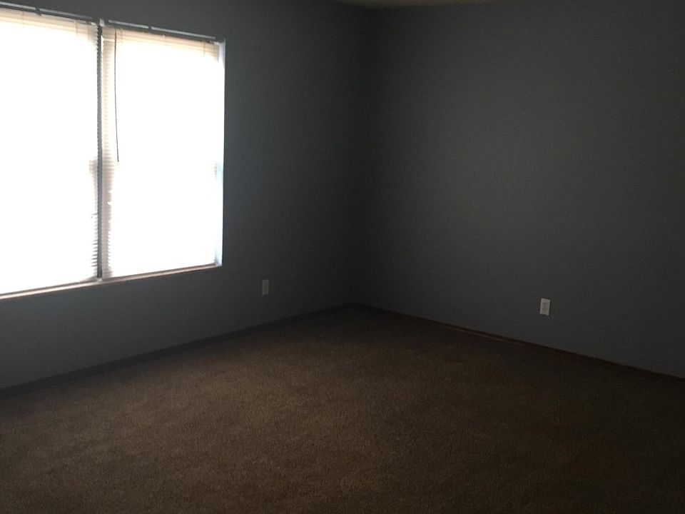 1st image of 610 Boxwood Dr APT 14