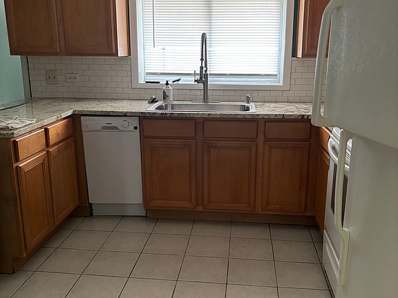 3rd image of 7814 N Harlem Ave
