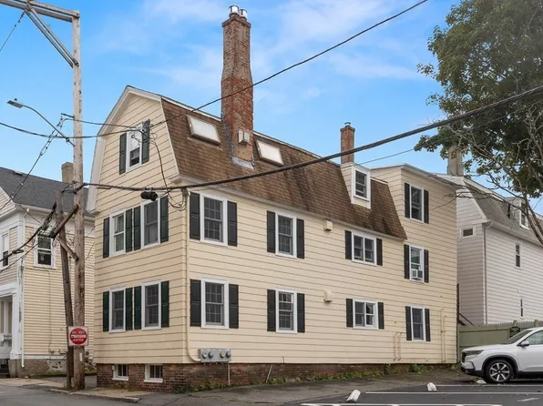 4 Herbert St #1, Salem, MA 01970