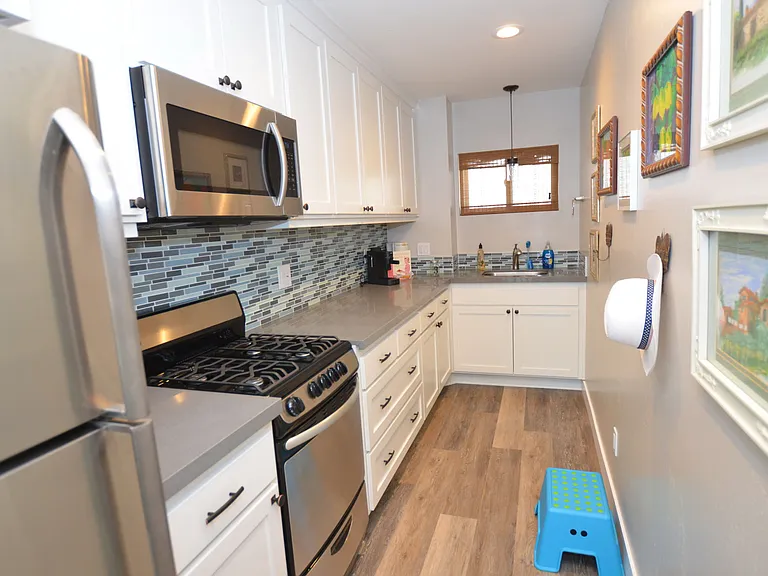 842 1/2 D Ave — Photo 2