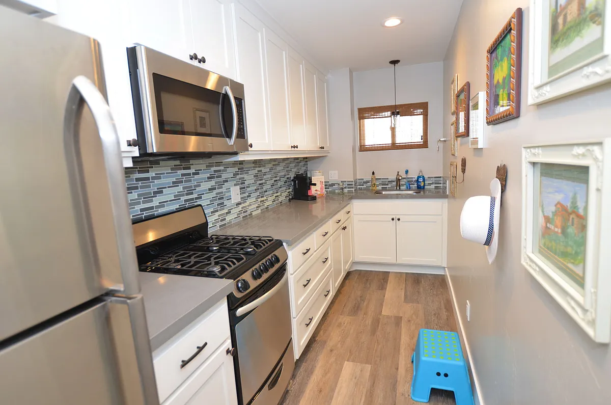 Building Photo - 842 1/2 D Ave
