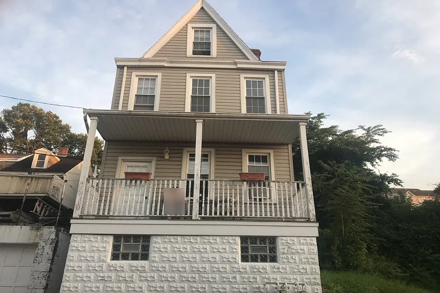 2716 Burham St photo 1
