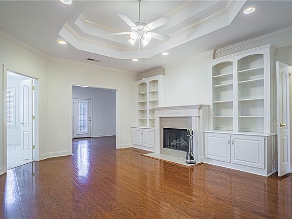 5th image of 1605 Autumn Leaf Dr Unit A