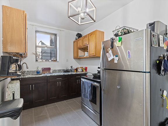 4th image of 641 Sterling Pl #2