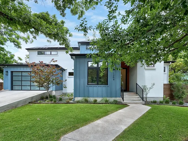 1204 Brentwood St — Photo 2