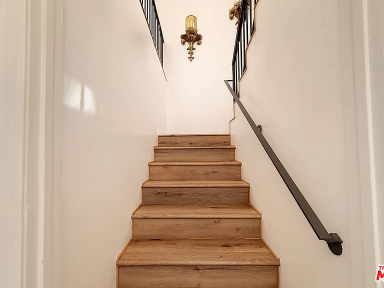 1174 Coldwater Canyon Dr — Photo 14