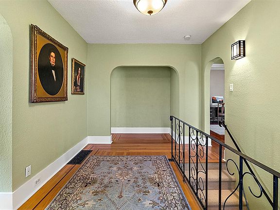 5th image of 2438 Lincoln Rd