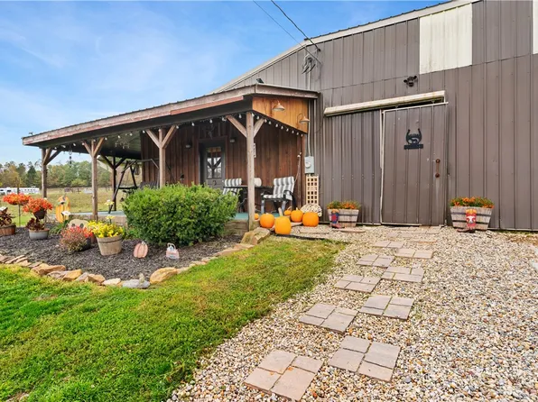1316 Porter Rd, Harrisville, PA 16038