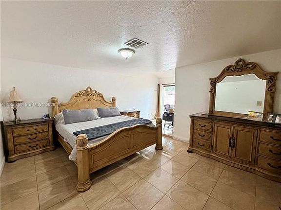 3rd image of 2865 Begonia Way