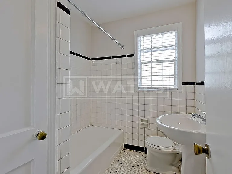 1905 Courtney Dr — Photo 11