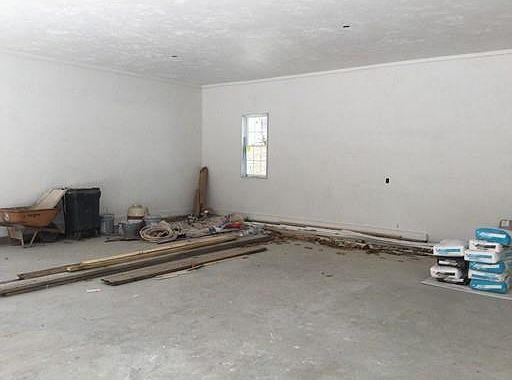 4th image of 220 Prescott St