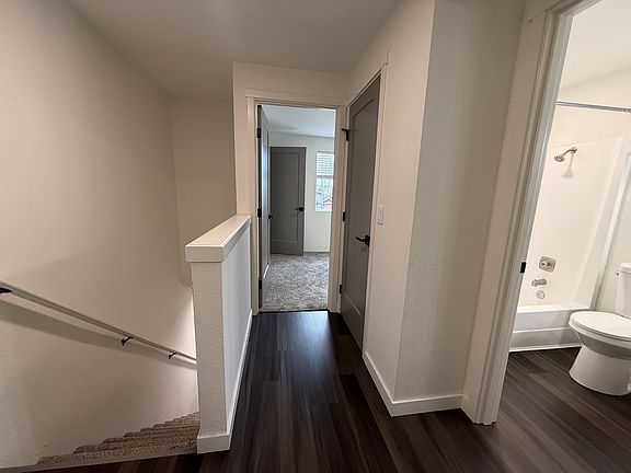 4th image of 1002 Ash St #1032